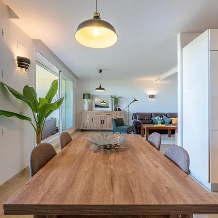 2 Bed Ground Floor Apartment *