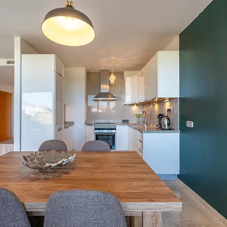 2 Bed Ground Floor Apartment *